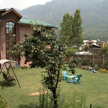 Sheesha Residency Hotel Srīnagar Buitenkant foto