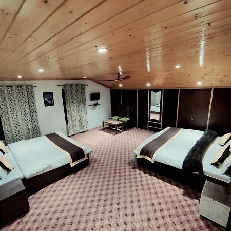Sheesha Residency Hotel Srīnagar Buitenkant foto