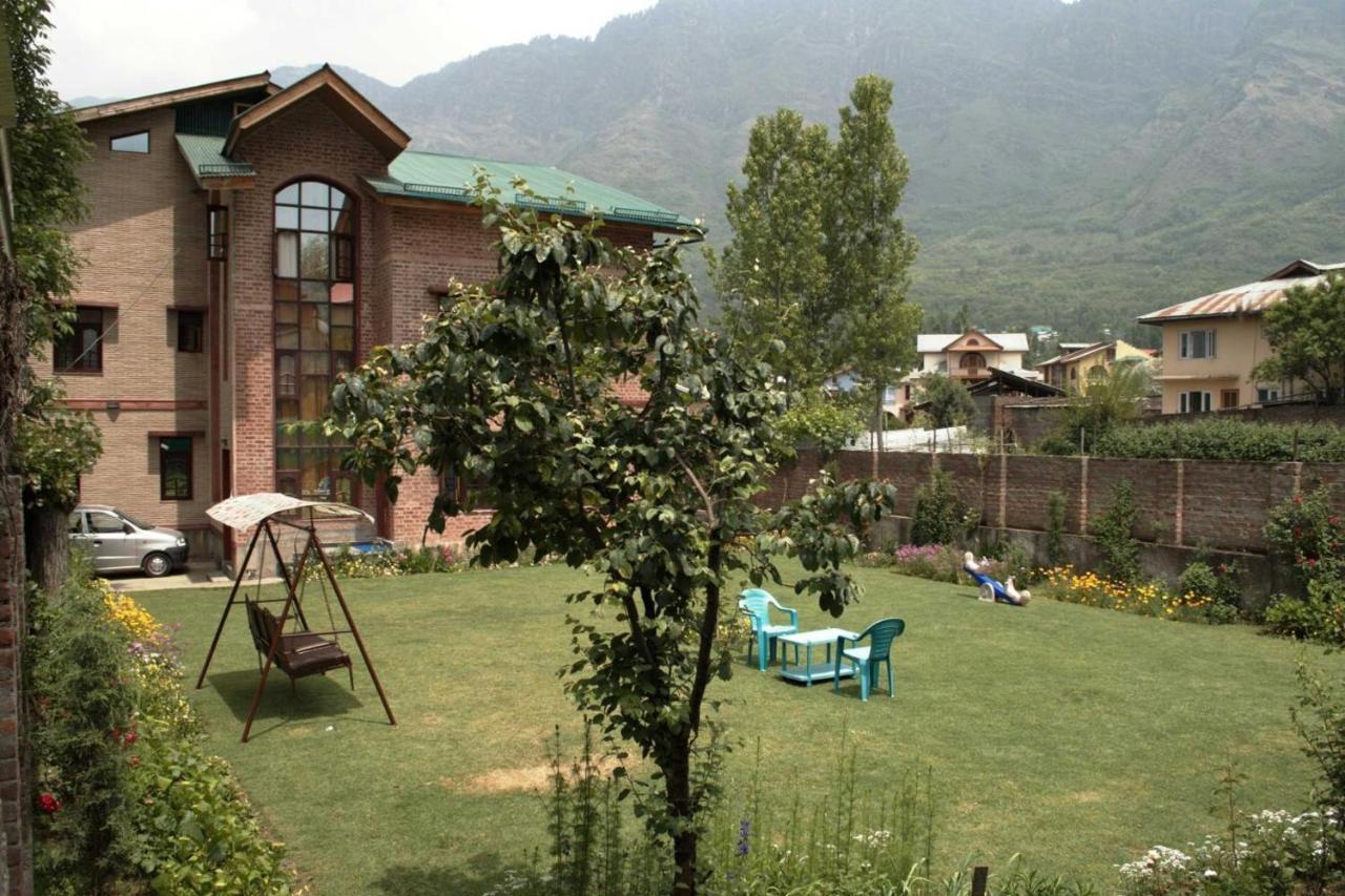 Sheesha Residency Hotel Srīnagar Buitenkant foto