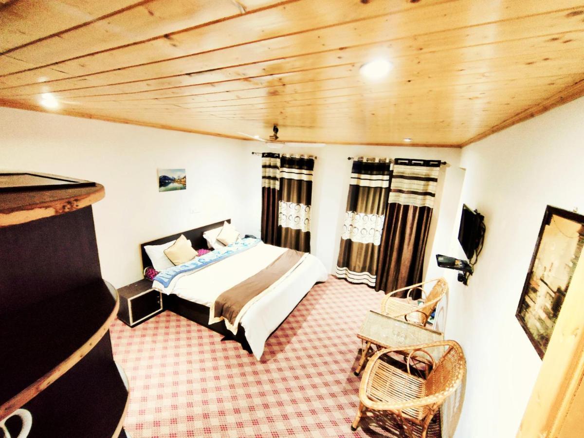 Sheesha Residency Hotel Srīnagar Buitenkant foto