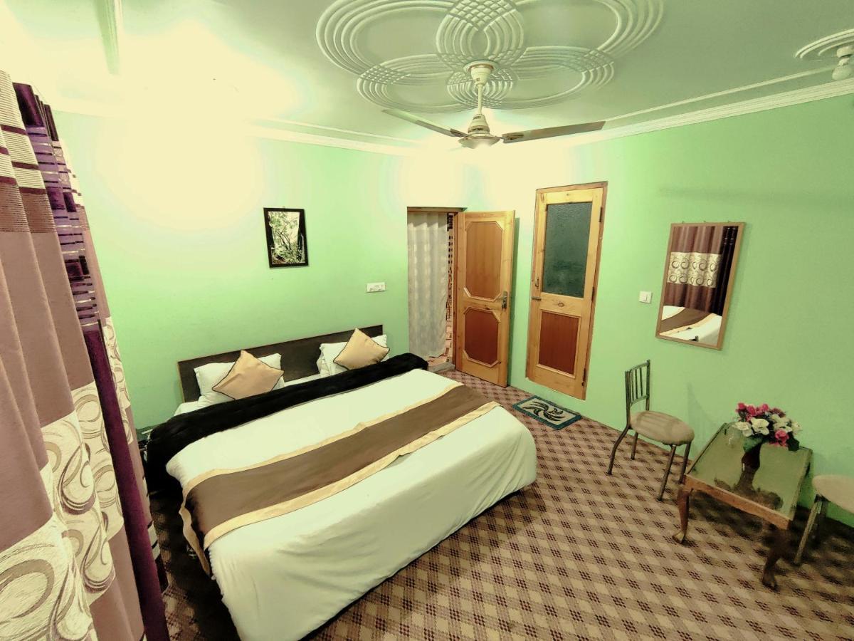 Sheesha Residency Hotel Srīnagar Buitenkant foto