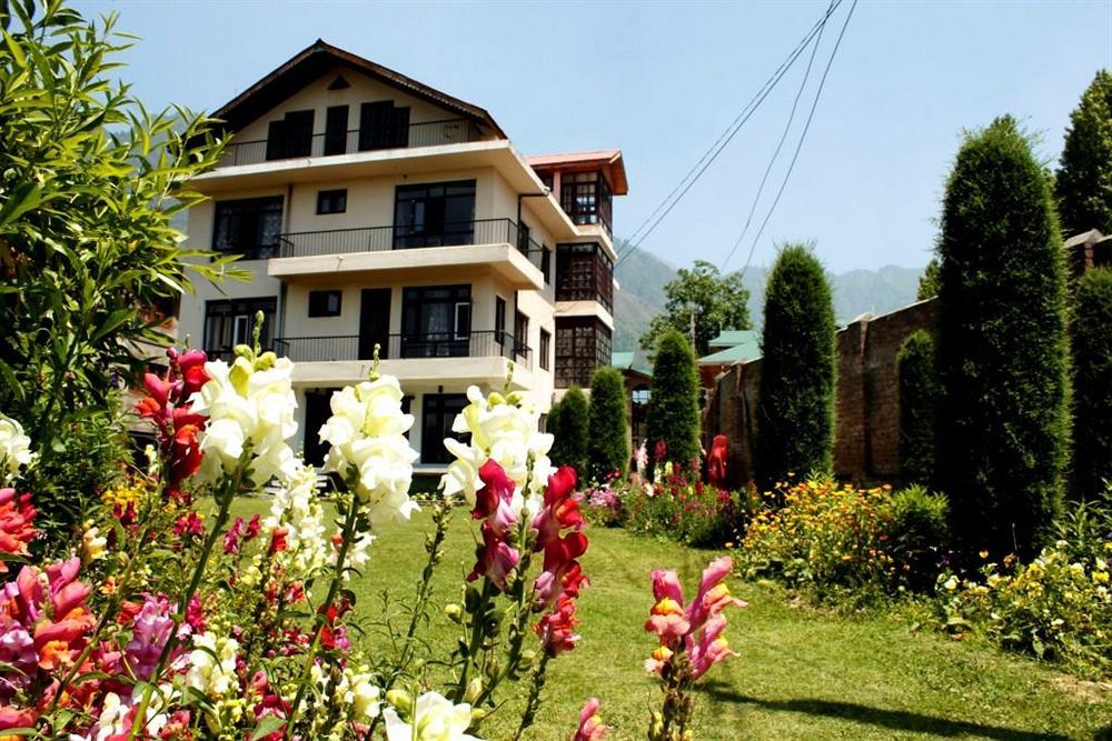 Sheesha Residency Hotel Srīnagar Buitenkant foto